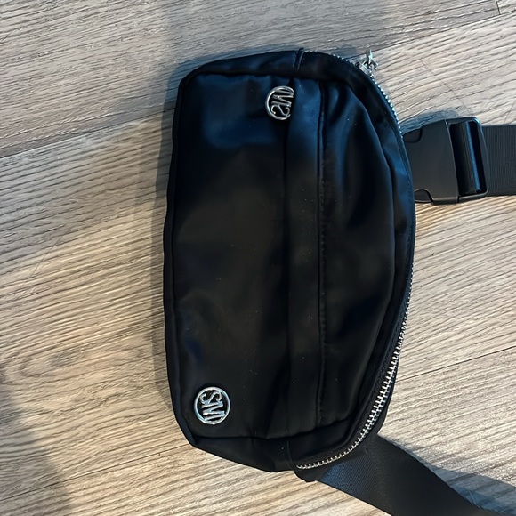 Steve Madden Fanny pack - Picture 2 of 4